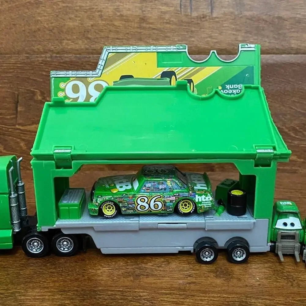 DISNEY PIXAR Cars Chick Hicks HTB 86 Semi Hauler Pit Crew Diecast Set